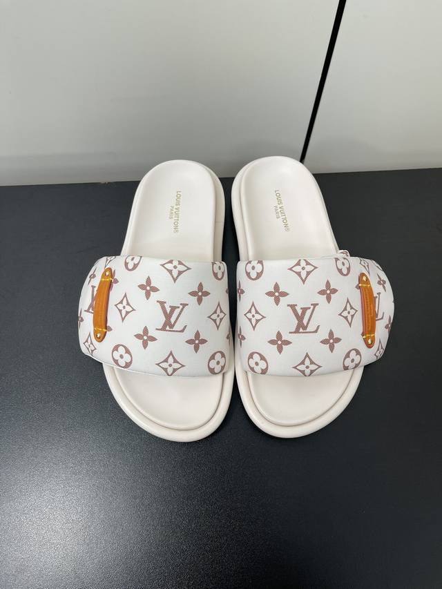 Louis Vuitton 路易威登 Lv专柜同步24Ss夏季新款拖鞋 慵懒感穿搭bi备 开始期待夏天denim Girl码住 实用 百搭 又好穿 了 魔术贴凉