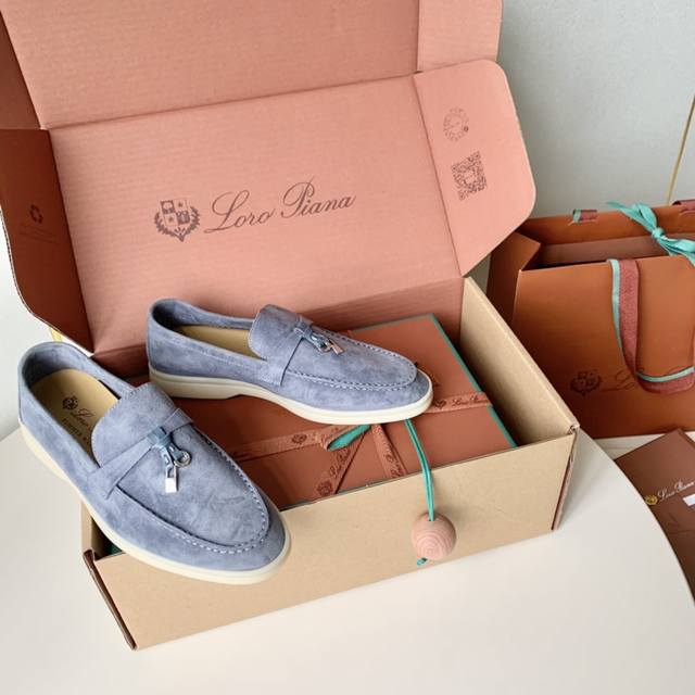 Loro Piana Lp手工乐福鞋情侣款 Summer Charms Walk 舒适的尽头是lp吧 软胶底 素有踩云感之称 细腻麂皮鞋面 柔和而有质感 羊皮内