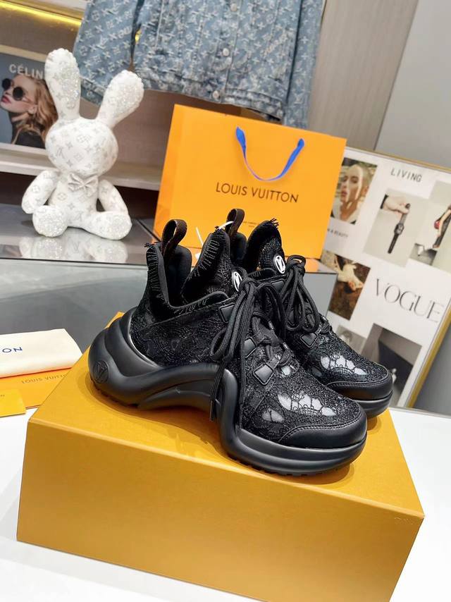 4春款新品上市 Louis Vuitton 超级百搭瘦腿神器弓底设计活力十足上脚舒适优雅 面料 进口特殊蕾丝网 春夏百搭必备 垫脚 高弹乳胶垫脚+丝绸牛里垫脚皮