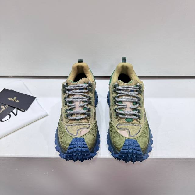 Moncler 盟可睐 Trailgrip Gtx 减震抗撕裂户外运动鞋 Moncler能够将高端设计元素与全面实用性无缝融合 推出这款采用超级耐用的部件制成