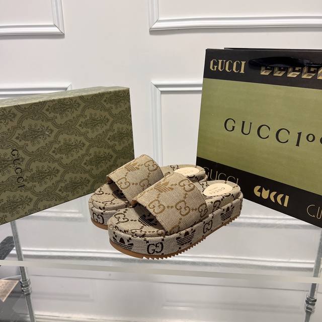 橙子出厂价 Gucci 古驰 三叶草阿迪联名限定款 防水台厚底拖鞋 凉拖 情侣款 跟高 4.5Cm 码数 35-45