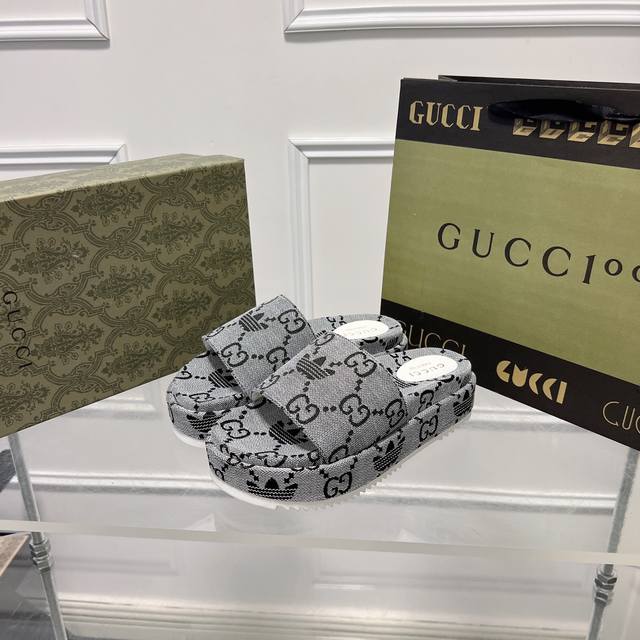 橙子出厂价 Gucci 古驰 三叶草阿迪联名限定款 防水台厚底拖鞋 凉拖 情侣款 跟高 4.5Cm 码数 35-45