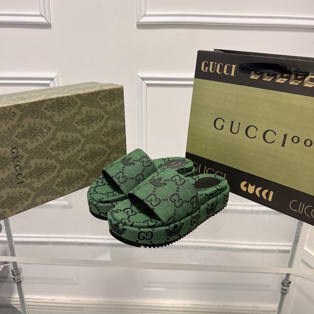 橙子出厂价 Gucci 古驰 三叶草阿迪联名限定款 防水台厚底拖鞋 凉拖 情侣款 跟高 4.5Cm 码数 35-45