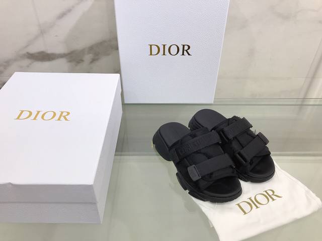 Dior 迪奥2022火爆凉拖鞋系列 市面最高版本 原版复刻 一比一材料定制 设计理念凉鞋加运动鞋元素搭配组合 款式非常时髦洋气百搭增高 鞋面两条魔术贴可调节松