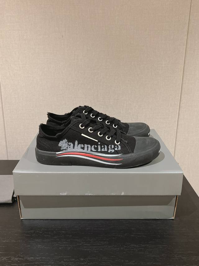 代购级 24 最新配色 Balenciaga巴黎世家 复古帆布鞋 Paris 系列 主打复古和做旧质感 整体十分简约 只有在鞋头和鞋跟部位鞋码数字和balenc