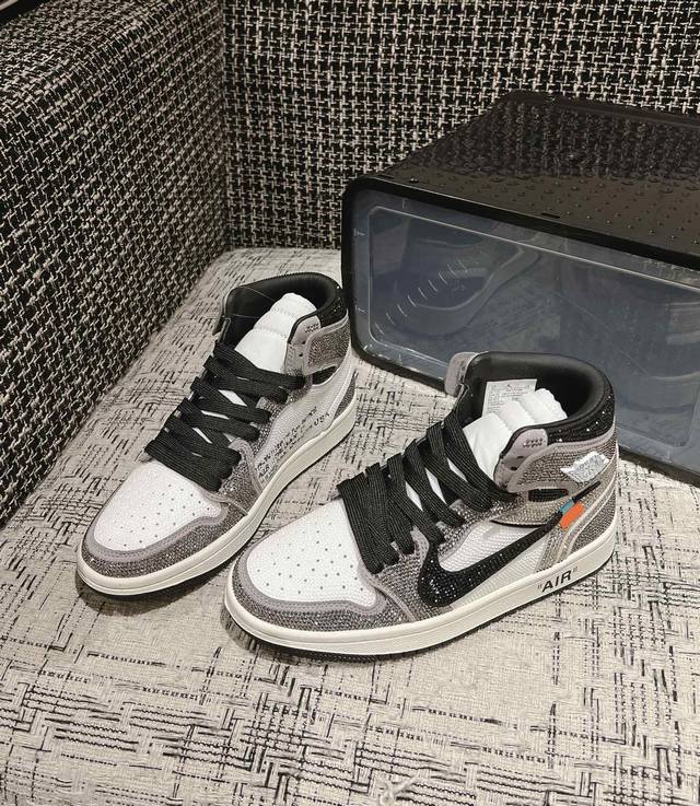 出厂 Aj钻石限定走秀新款 顶级品质air Jordan 代购级 情侣款码 唯独一款不掉钻的满钻鞋 耐克乔一钻石鞋让鞋迷大开眼界 各种意想不到的设计创意 钻石配