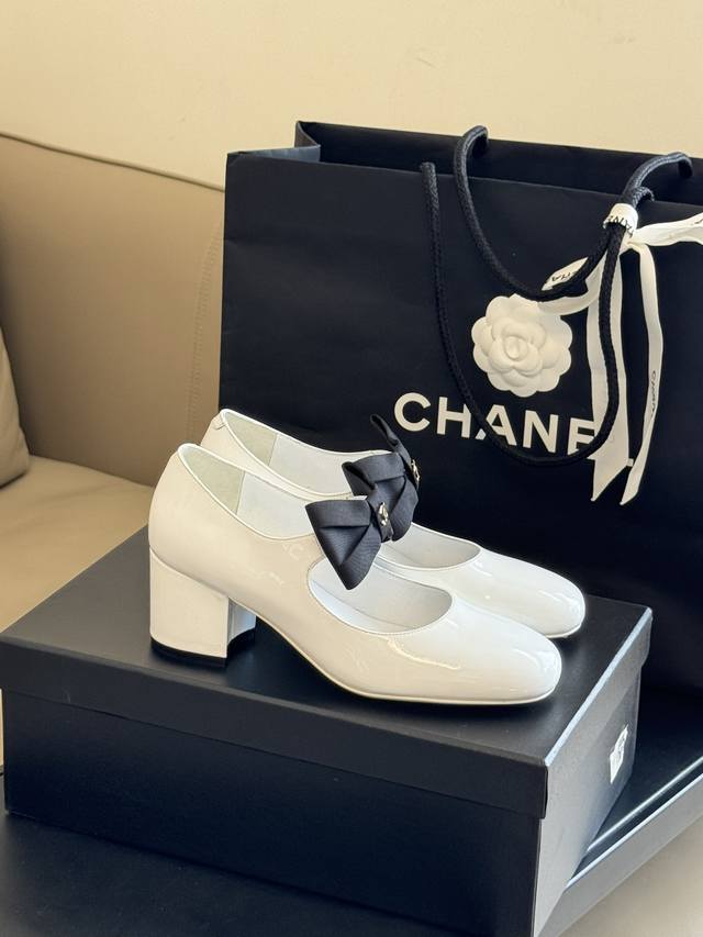 顶级品质 Chane L Ss24 New Arrival 小香24春夏蝴蝶结玛丽珍 妥妥的小公主气质呀 漆皮鞋面 羊皮内里 牛皮底 Size 35-41