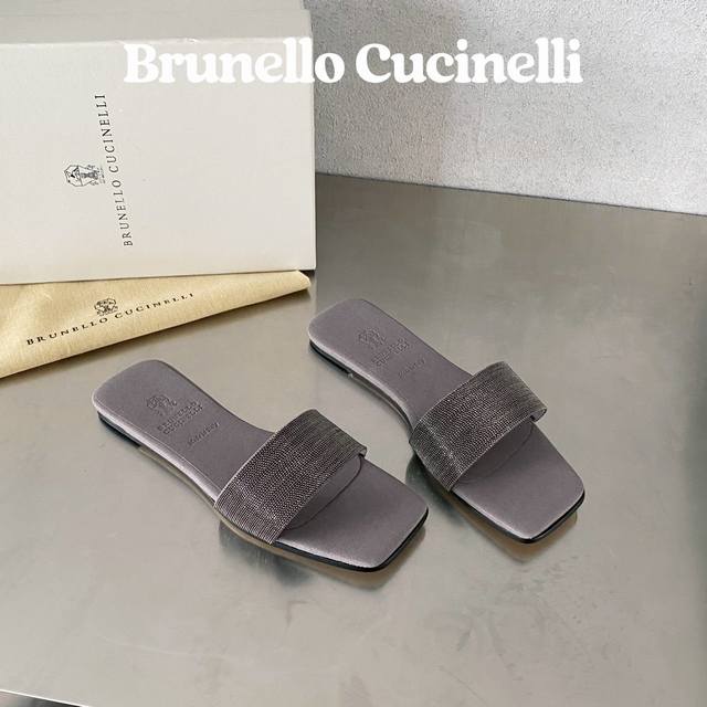 出厂价 Brunello Cucinelli 布鲁内罗 库奇内利 年春夏新款精美鞋带麂皮拖鞋 现代设计感与brunello Cucinelli的精致材料和优雅细