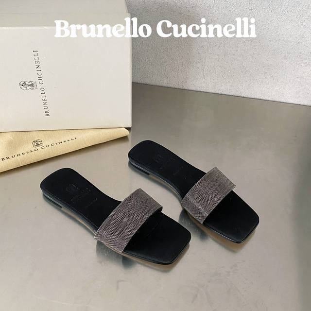 出厂价 Brunello Cucinelli 布鲁内罗 库奇内利 年春夏新款精美鞋带麂皮拖鞋 现代设计感与brunello Cucinelli的精致材料和优雅细