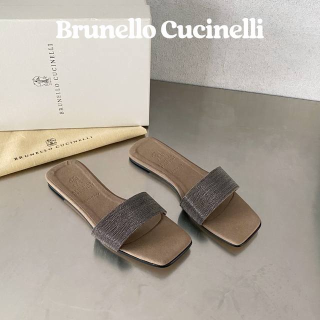 出厂价 Brunello Cucinelli 布鲁内罗 库奇内利 年春夏新款精美鞋带麂皮拖鞋 现代设计感与brunello Cucinelli的精致材料和优雅细