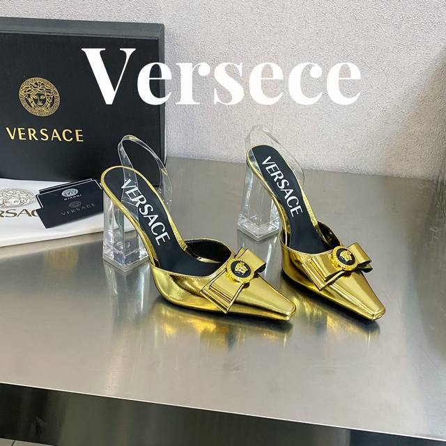 出厂价皮面 胶片 范思哲 瓦萨琪 Versace 顶级版本 范思哲 Gianni Ribbon 美杜莎方头胶片跟拖 此款胶片制成的方头跟拖 采用方跟 正面饰有