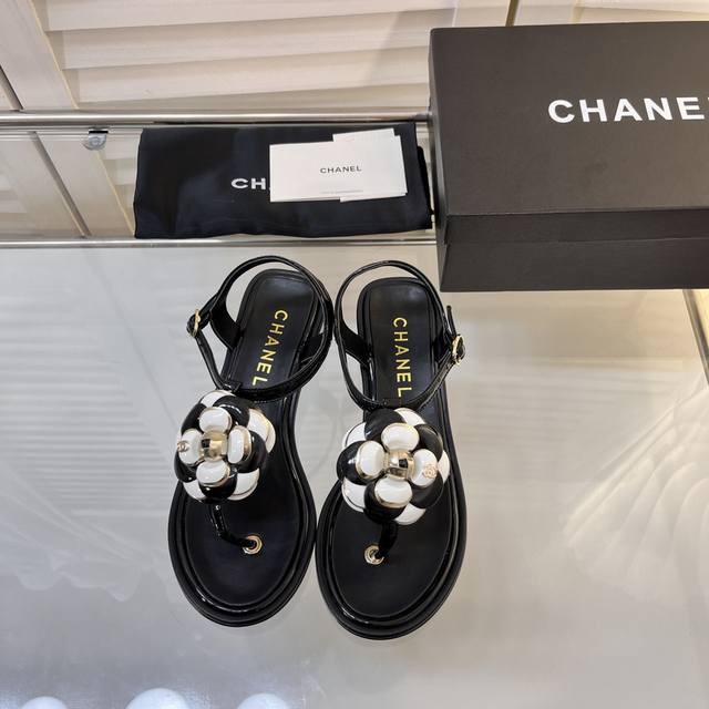 Chanel 香奈儿 经典山茶花夹趾扣带平底凉鞋购专柜正品拆解开发 楦型 细节 做工 舒适正码 欢迎专柜对比 面料 意大利进口羊皮 原版五金扣 内里 垫脚采用进