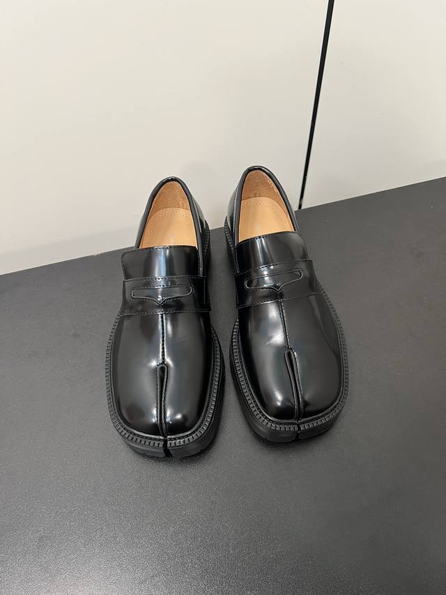 Maison Margiela 马吉拉mm6家 高版本 增高厚底分趾tabi小皮鞋乐福鞋 原版购入开模双层鞋底 鞋型很大方 搭配各种风格都轻松驾驭 小短腿的福音