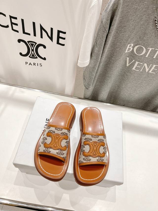 高版本出厂 Celine*塞琳2023春夏新款凯旋门logo凉拖鞋 高级感十足 网红ins种草神器 非常复古风 气场十足单品 设计风格非常新颖 高档且非常舒适.