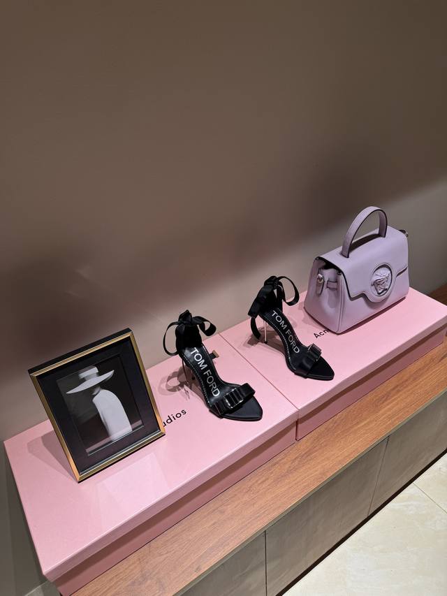 最高版出厂 Tom Ford Padlock 纽结后包高跟凉鞋 正品购入 重金开模 纯合金金属材质鞋跟 区别于上一代 顶级质感 Tom Ford 的 Padlo