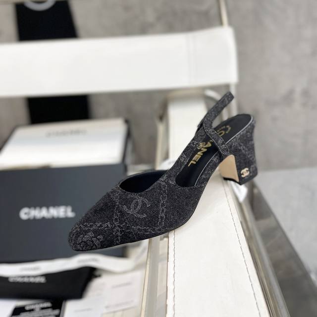 Chanel 香奈儿高跟平底全系列全明星都喜欢的时尚经典凉鞋 面料 混种羊皮 内里 丝绸绵羊里 鞋垫 丝绸绵羊 鞋底 意大利进口真皮大底 包装 香奈儿原盒包装