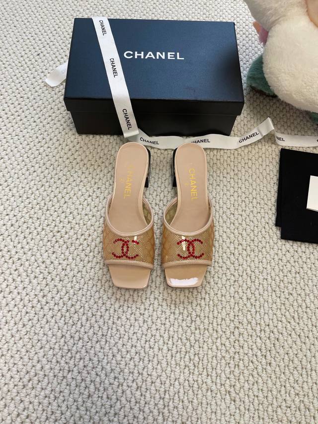 Chanel24P早春系列烫钻拖鞋 新款抢先发售 原版烫钻工艺 内里垫脚羊皮 真皮大底 Size:35-39 其他码数定