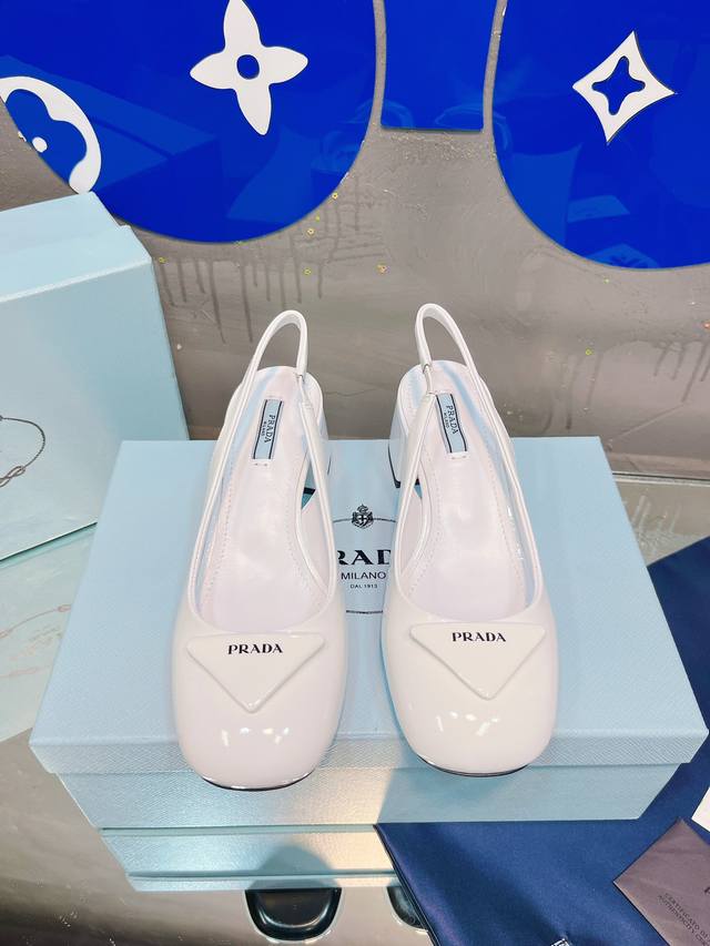 出厂价 Prada 凉鞋 单鞋普拉达春夏新品 顶级版本 实力来袭 Prada Glow限时店很闪亮的单品 玛丽珍单鞋 超级爆系列爆品 各大网红明星乔欣 程潇 刘