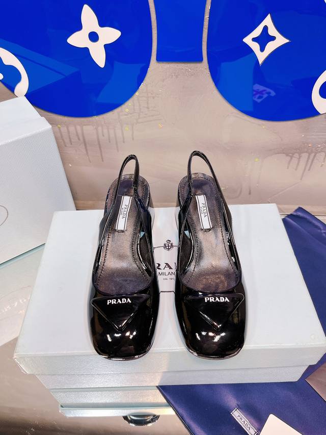 出厂价 Prada 凉鞋 单鞋普拉达春夏新品 顶级版本 实力来袭 Prada Glow限时店很闪亮的单品 玛丽珍单鞋 超级爆系列爆品 各大网红明星乔欣 程潇 刘