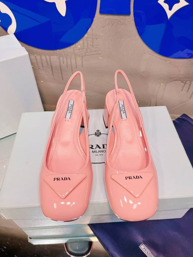 出厂价 Prada 凉鞋 单鞋普拉达春夏新品 顶级版本 实力来袭 Prada Glow限时店很闪亮的单品 玛丽珍单鞋 超级爆系列爆品 各大网红明星乔欣 程潇 刘