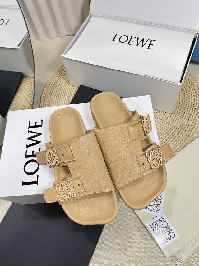 出厂价: 男+10 情侣款 罗意威 Loewe开春新款 凉拖鞋 Ease三连花瓣头 全皮包裹博肯鞋 羊皮材质 舒适度极高 非常具有辨识度 美貌与实用并存舒适而不