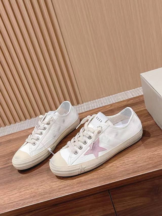 Golden Goose 2023新款小脏鞋 一眼就爱住，太好看了吧 Ggdb Vstar -高级感十足 复古时尚 好看又百搭 上脚极度舒服 内增高3.5Cm乳