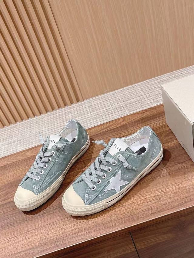 Golden Goose 2023新款小脏鞋 一眼就爱住，太好看了吧 Ggdb Vstar -高级感十足 复古时尚 好看又百搭 上脚极度舒服 内增高3.5Cm乳