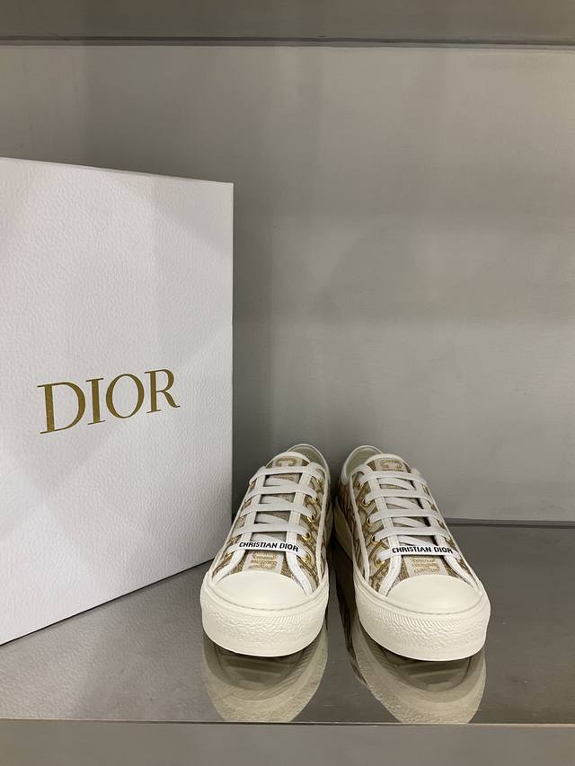 冲量价: Dior 刺绣帆布鞋 全系列配色发售 Size:35-41