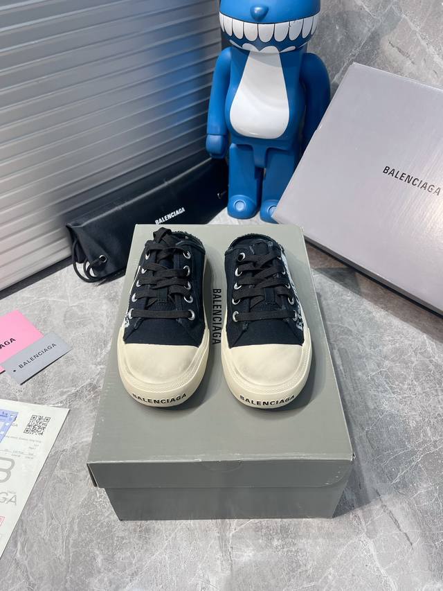 出厂 正确版本 Balenciaga 巴黎世家 全新paris休闲帆布鞋 最爱的一款布鞋 风格永续，永不过时 做旧复古风格，以崭新视角演绎“中古风”黑白红经典配