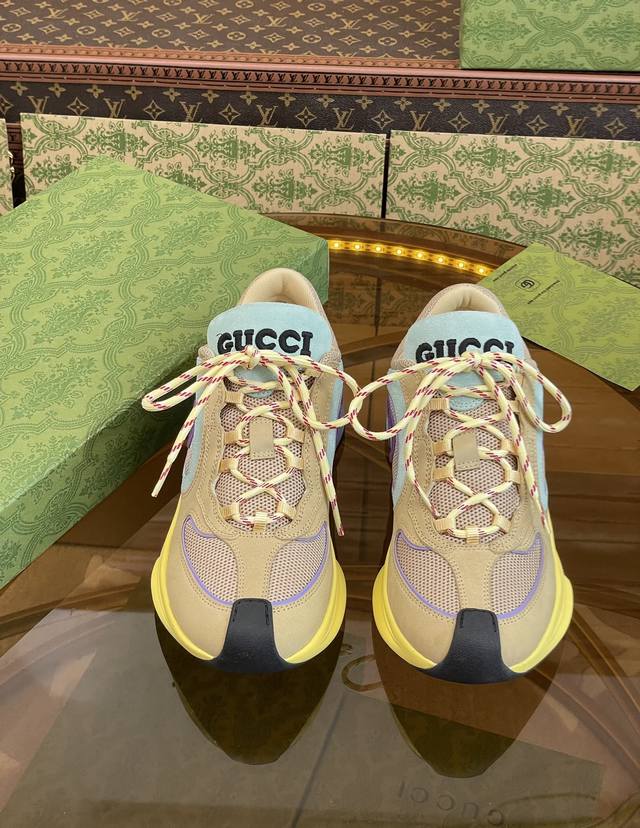 出厂价 Gucci Run 运动鞋；2023春夏季最新情侣款运动鞋，跑鞋 运动跑步超舒服，超轻便包裹性绝佳，搭配各种系列裤子都非常sporting 真皮撞色搭配