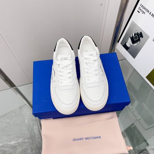 顶级版本 G090休闲鞋stuart Weitzman高版本sw低帮休闲运动鞋华丽焕新经典系带款小白鞋，全新上线 恩缇韦曼专门为女性量身打造定制鞋楦，致力于为每