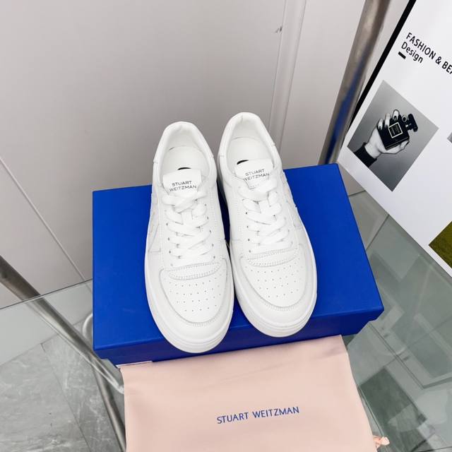 顶级版本 G090休闲鞋stuart Weitzman高版本sw低帮休闲运动鞋华丽焕新经典系带款小白鞋，全新上线 恩缇韦曼专门为女性量身打造定制鞋楦，致力于为每