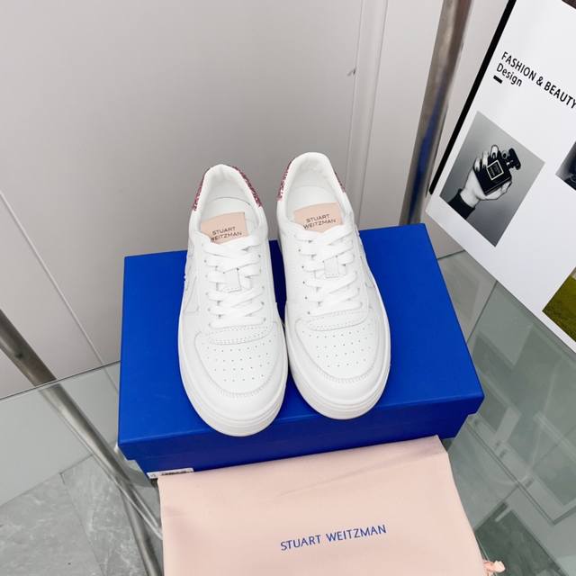 顶级版本 G090休闲鞋stuart Weitzman高版本sw低帮休闲运动鞋华丽焕新经典系带款小白鞋，全新上线 恩缇韦曼专门为女性量身打造定制鞋楦，致力于为每