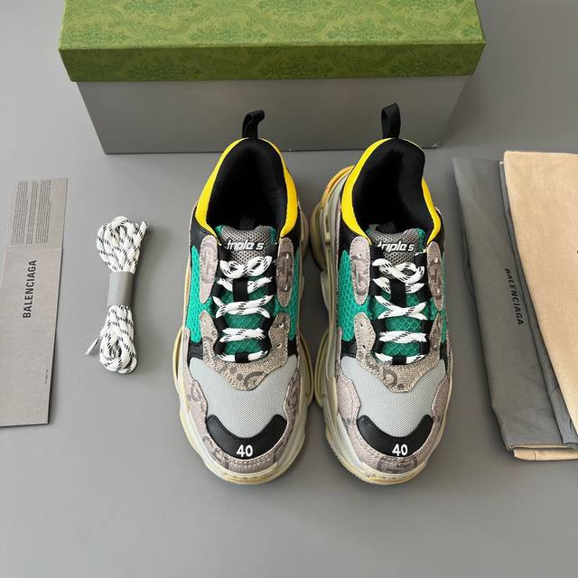 纯原版本balenciaga Triple S 一代巴黎世家 联名gucci 强势归来 原版复刻 无限还原zp正确字体粗细、位置、大小 ，正确侧边透气孔。正确的