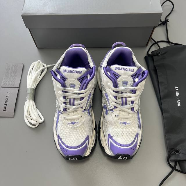 纯原balenciaga 巴黎世家-Runner、是通过溢胶、做旧、缝线等细节，展示了设计师 Demna 的运动鞋风格，用一双 旧鞋 传递复古感，后侧板、翘起的