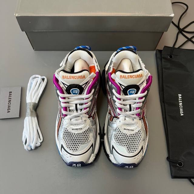 纯原balenciaga 巴黎世家-Runner、是通过溢胶、做旧、缝线等细节，展示了设计师 Demna 的运动鞋风格，用一双 旧鞋 传递复古感，后侧板、翘起的