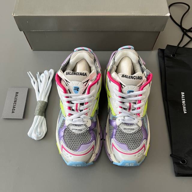 纯原balenciaga 巴黎世家-Runner、是通过溢胶、做旧、缝线等细节，展示了设计师 Demna 的运动鞋风格，用一双 旧鞋 传递复古感，后侧板、翘起的