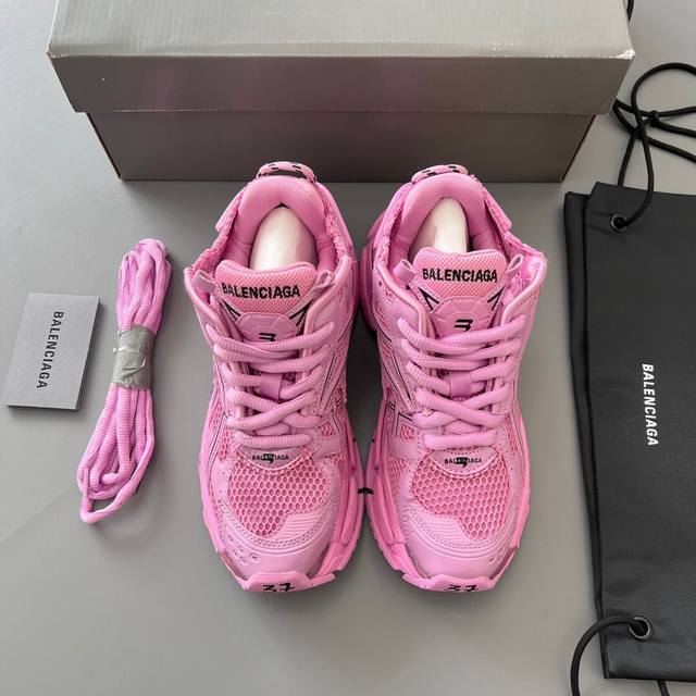 纯原balenciaga 巴黎世家-Runner、是通过溢胶、做旧、缝线等细节，展示了设计师 Demna 的运动鞋风格，用一双 旧鞋 传递复古感，后侧板、翘起的