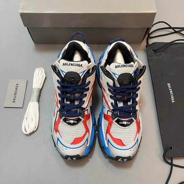 纯原balenciaga 巴黎世家-Runner、是通过溢胶、做旧、缝线等细节，展示了设计师 Demna 的运动鞋风格，用一双 旧鞋 传递复古感，后侧板、翘起的