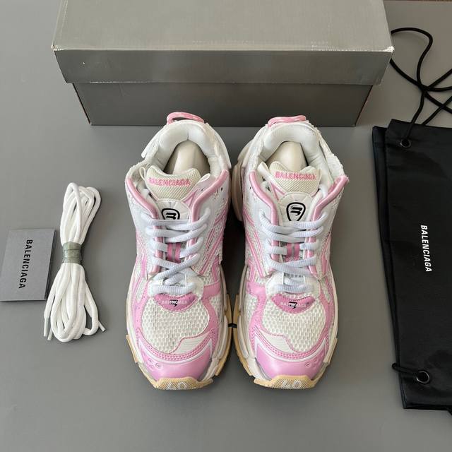 纯原balenciaga 巴黎世家-Runner、是通过溢胶、做旧、缝线等细节，展示了设计师 Demna 的运动鞋风格，用一双 旧鞋 传递复古感，后侧板、翘起的