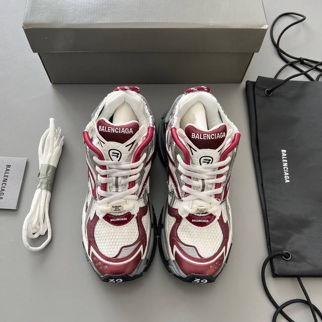 纯原balenciaga 巴黎世家-Runner、是通过溢胶、做旧、缝线等细节，展示了设计师 Demna 的运动鞋风格，用一双 旧鞋 传递复古感，后侧板、翘起的