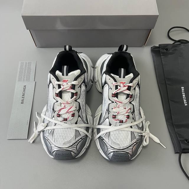 纯原版本balenciaga Phantom Sneaker 巴黎世家全新做旧十代黄色潮流跑鞋 在延续 Track Trainer 户外轮廓和复杂鞋面结构的同时