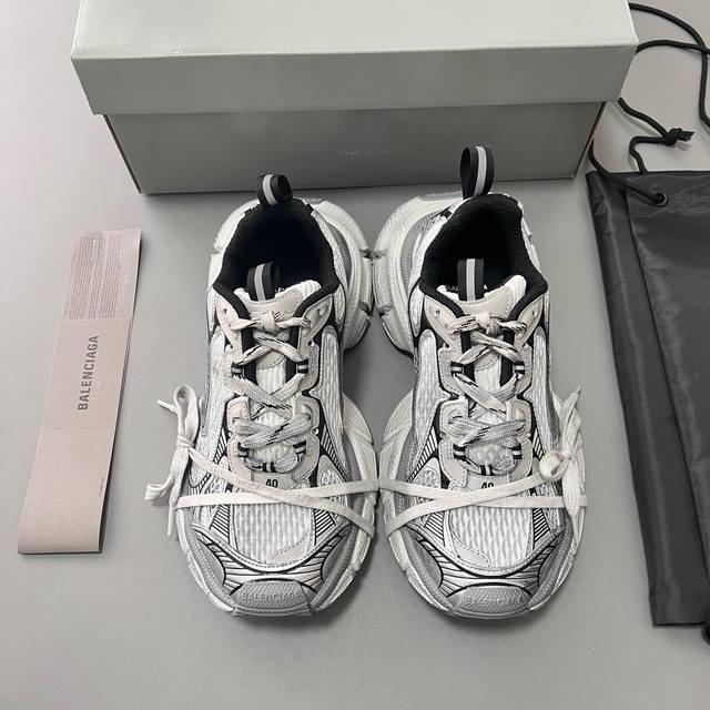 纯原版本balenciaga Phantom Sneaker 巴黎世家全新做旧十代黄色潮流跑鞋 在延续 Track Trainer 户外轮廓和复杂鞋面结构的同时