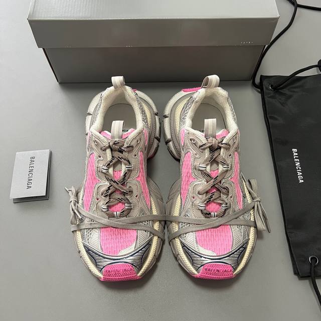 纯原版本balenciaga Phantom Sneaker 巴黎世家全新做旧十代黄色潮流跑鞋 在延续 Track Trainer 户外轮廓和复杂鞋面结构的同时