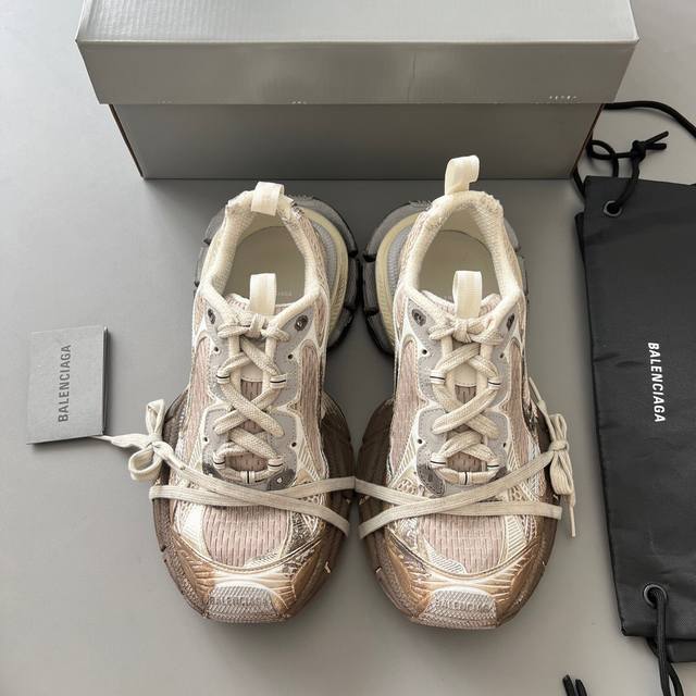 纯原版本balenciaga Phantom Sneaker 巴黎世家全新做旧十代黄色潮流跑鞋 在延续 Track Trainer 户外轮廓和复杂鞋面结构的同时