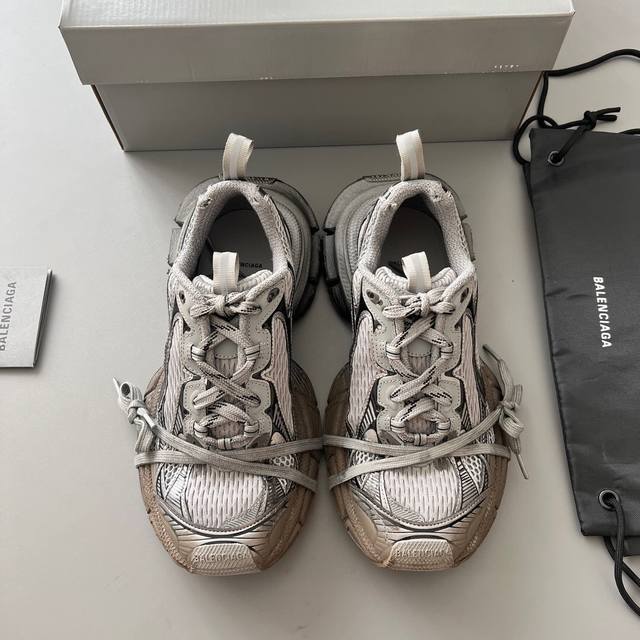 纯原版本balenciaga Phantom Sneaker 巴黎世家全新做旧十代黄色潮流跑鞋 在延续 Track Trainer 户外轮廓和复杂鞋面结构的同时