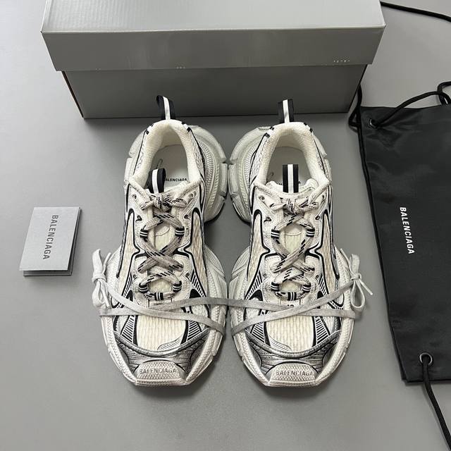 纯原版本balenciaga Phantom Sneaker 巴黎世家全新做旧十代黄色潮流跑鞋 在延续 Track Trainer 户外轮廓和复杂鞋面结构的同时