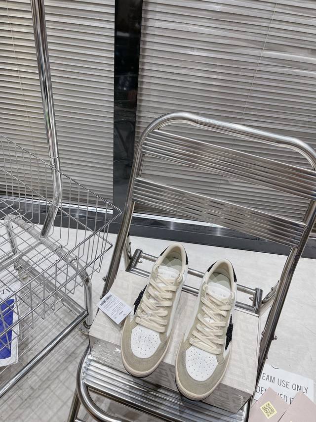 顶级版本 #限女款 ｜Golden Goose Deluxe Brand 黑格星黑格尾 Ggdb经典情侣款小脏鞋~~火红程度上怼小白鞋，下踩各类小脏鞋！明星私服