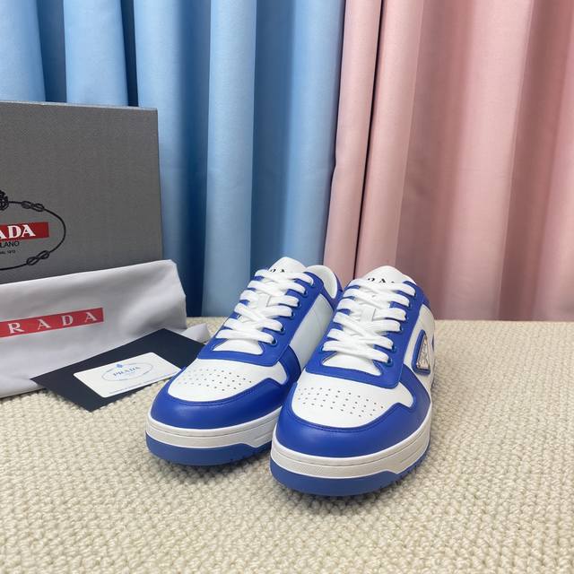 顶级版本 Prada New Arrival～ 普拉达 新款三角标男士板鞋 升级版本 今年无论是楦型 鞋面工艺 面皮材料 都已全面升级 1鞋型修饰了许多，比较秀