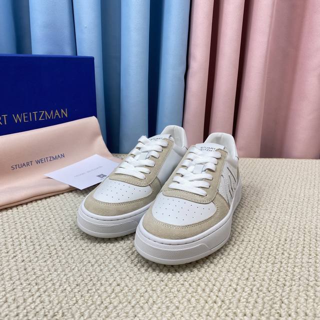 顶级版本 G090休闲鞋stuart Weitzman高版本sw低帮休闲运动鞋华丽焕新经典系带款小白鞋，全新上线 恩缇韦曼专门为女性量身打造定制鞋楦，致力于为每